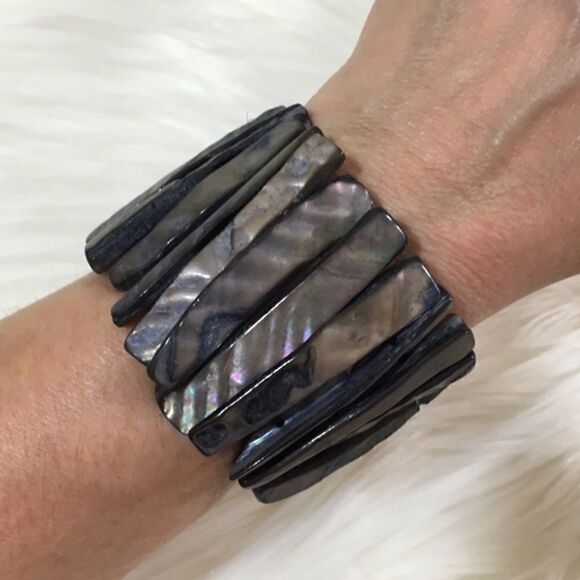 Exotic Beach Shell Bracelet - Picture 1 of 4